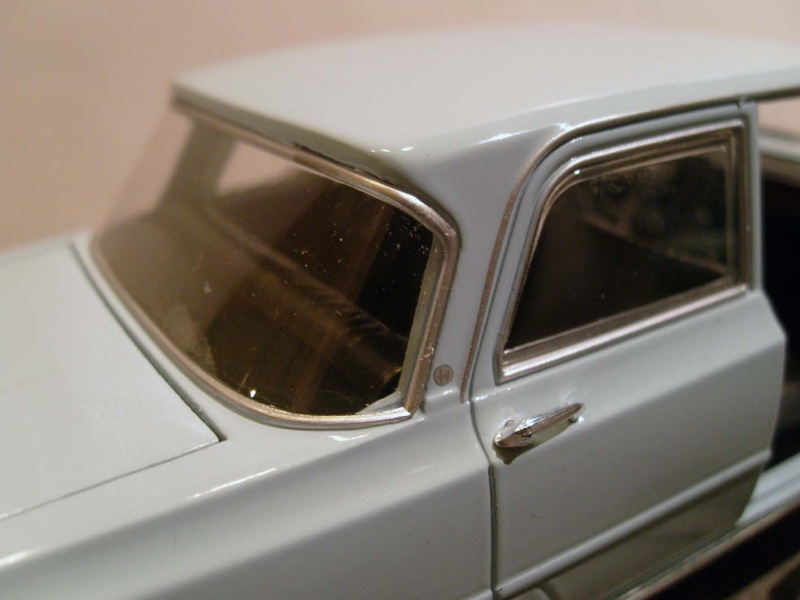 Modell in 1:24 und 25 Alfa Romeo S6308165