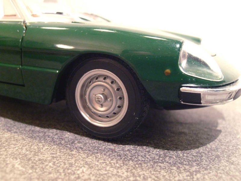 Modell in 1:24 und 25 Alfa Romeo S6308181