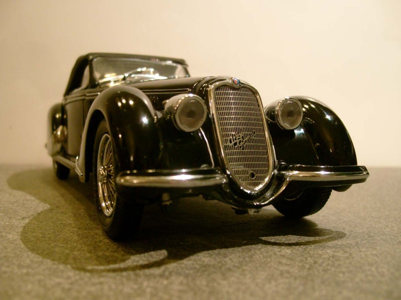 Modell in 1:24 und 25 Alfa Romeo S6308248