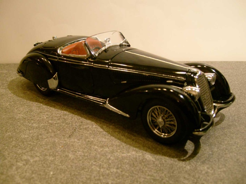 Modell in 1:24 und 25 Alfa Romeo S6308284