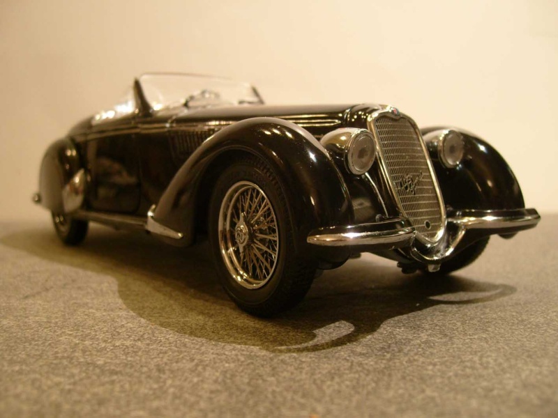 Modell in 1:24 und 25 Alfa Romeo S6308288