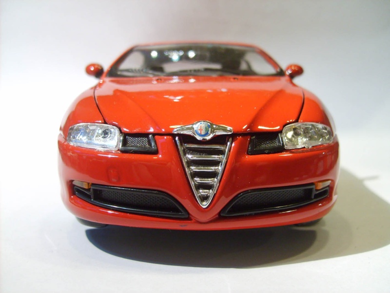 Modell in 1:24 und 25 Alfa Romeo Sd530213