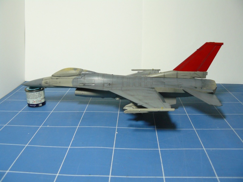 [Tamiya] 1/48 - General Dynamics F-16C Fighting Falcon ANG  - Page 4 P1090726