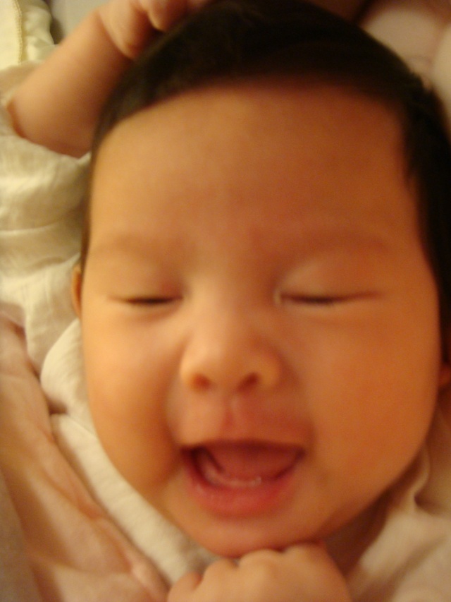 小妞人生中的第一個微笑（2009/01/30) Dsc00411