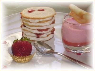 Gâteau à la crème et aux fraises/Petites crêpes étagés Desser10