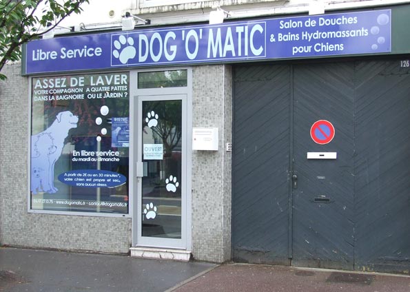 Francês cria 'lava a jato de cachorros' 02080210