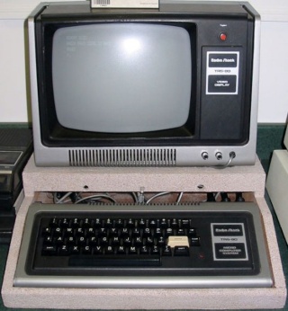 Relíquias da informática que fizeram sucesso na década de 70 Trs80-10