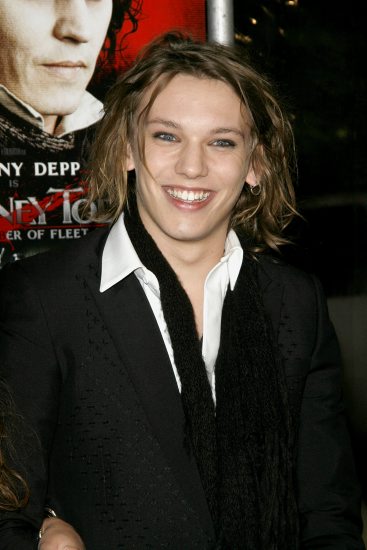 Jamie Campbell Bower [Caius] : Les photos Caius10