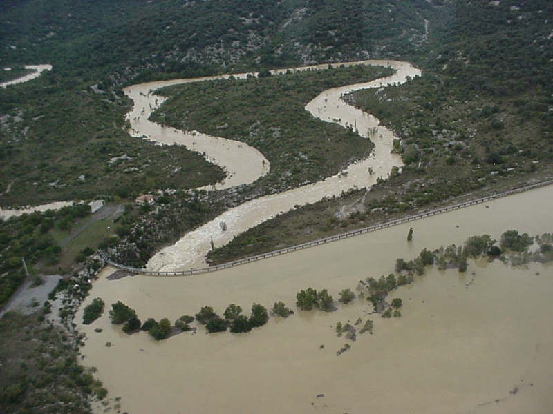 Barrages écrêteurs de crues dans le Gard 20020910