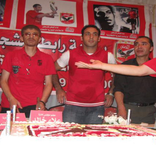 رابطة مشجعي النادي الأهلي في غزة تكرم رمزي صالح 473f5410