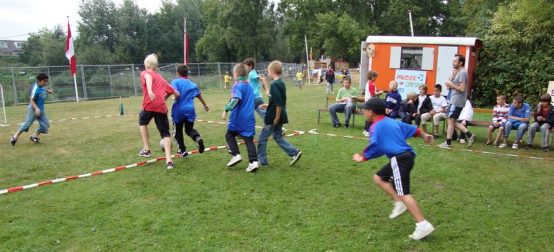 Dukendam 2009: Dinsdagochtend sport en spel Dsc00246