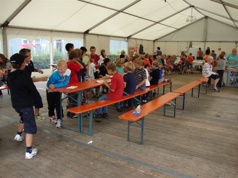 Dukendam 2009: Dinsdag pannenkoeken met snoep Dsc00267