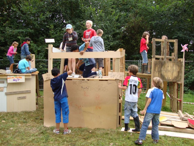 Dukendam 2009: Dinsdag het huttenveld en de hutten Dsc00326