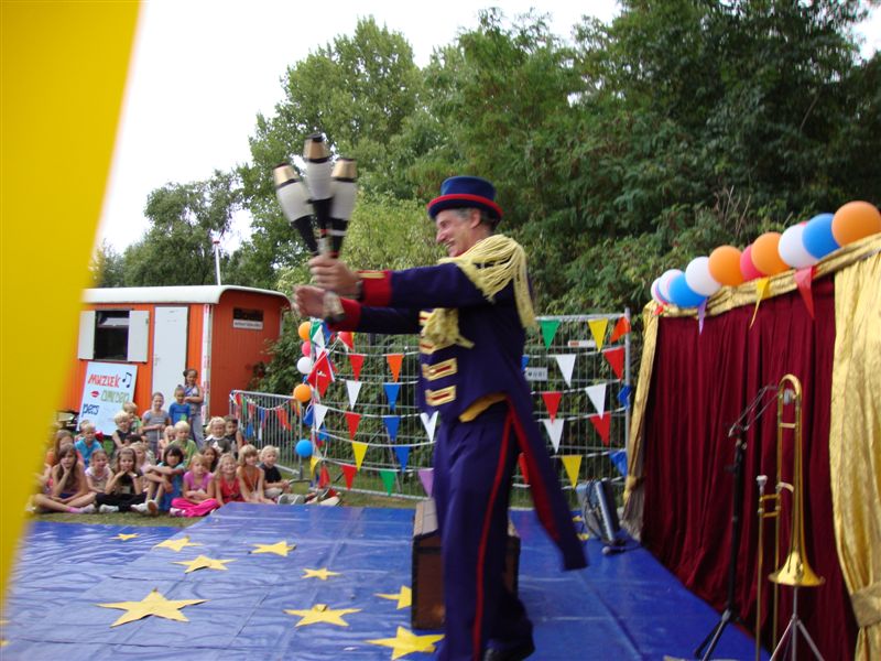 Dukendam 2009: Donderdag Circus Caprioli Dsc00529
