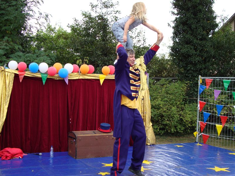 Dukendam 2009: Donderdag Circus Caprioli Dsc00582