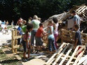 Dukendam 2009: Zondag, de run op het hout en de eerste bouwactiviteiten Dsc05145