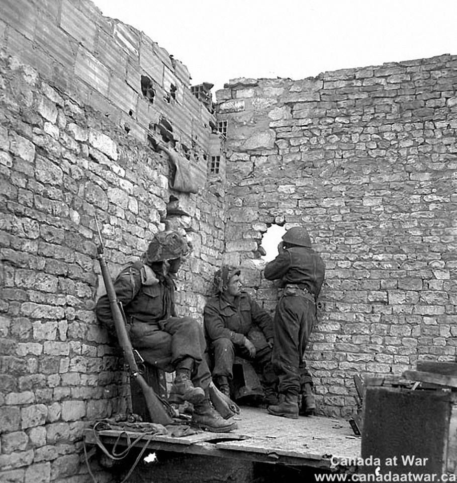 Question about helmets worn on D-Day and later during the battle of Normandy 15077f10