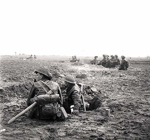 Question about helmets worn on D-Day and later during the battle of Normandy 32247210