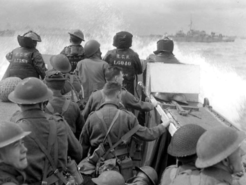 Question about helmets worn on D-Day and later during the battle of Normandy F2838a11