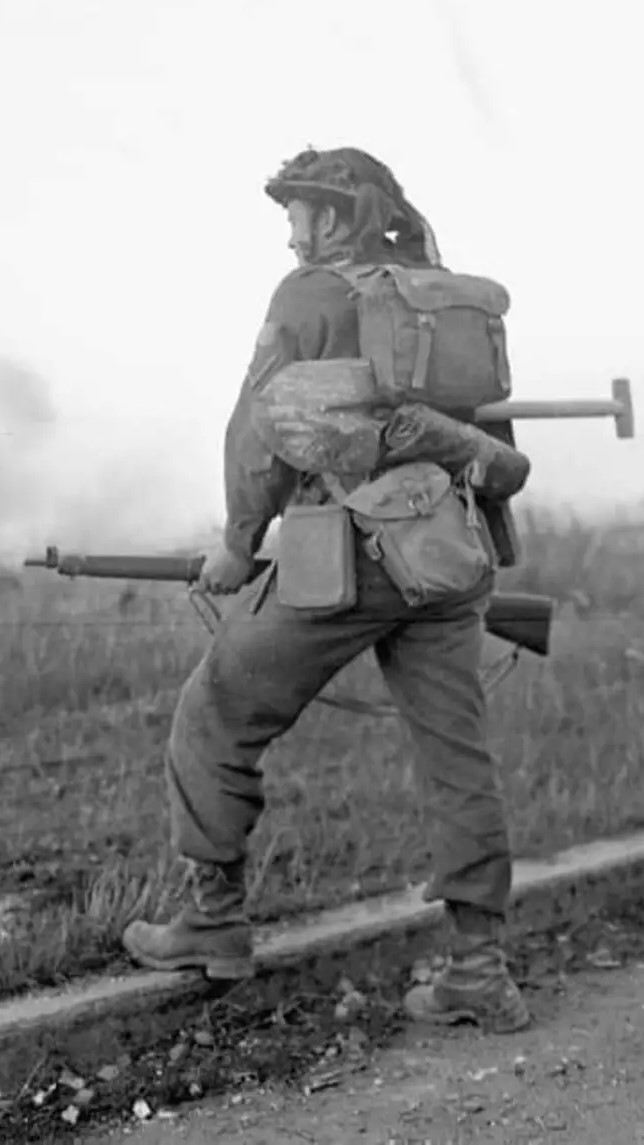 Mannequin de la 3e DI canadienne (Regina Rifle Regiment), bataille de Normandie  - Page 2 Img_1_11