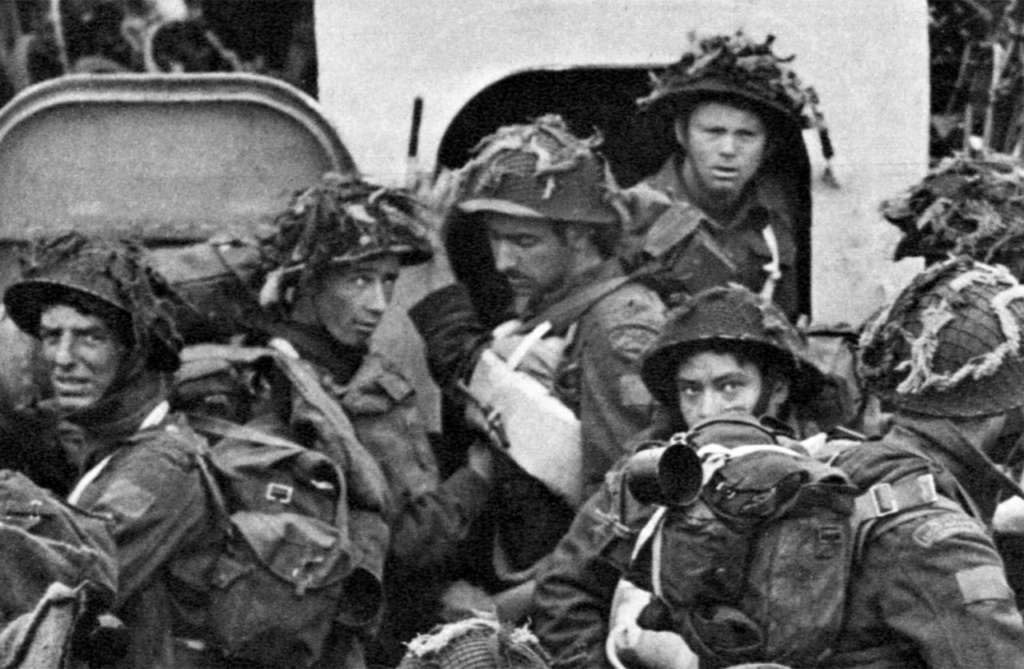 Question about helmets worn on D-Day and later during the battle of Normandy R12