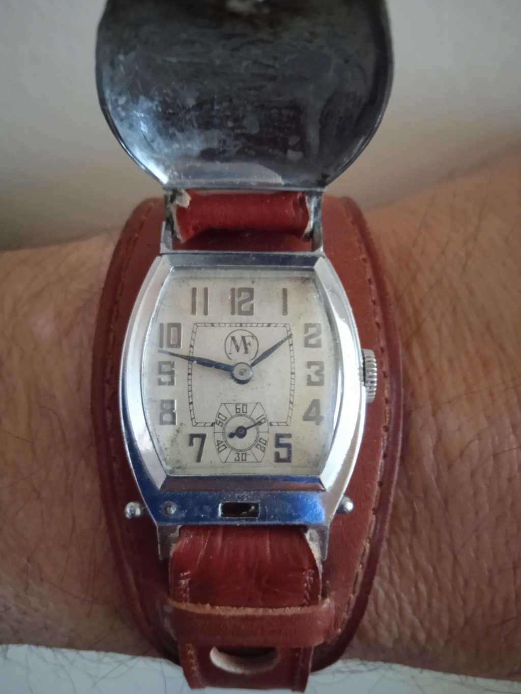 Les montres mécaniques les plus basiques, heure, minute, seconde ne seraient-elles pas les plus désirables par leur sobriété? Img_2309