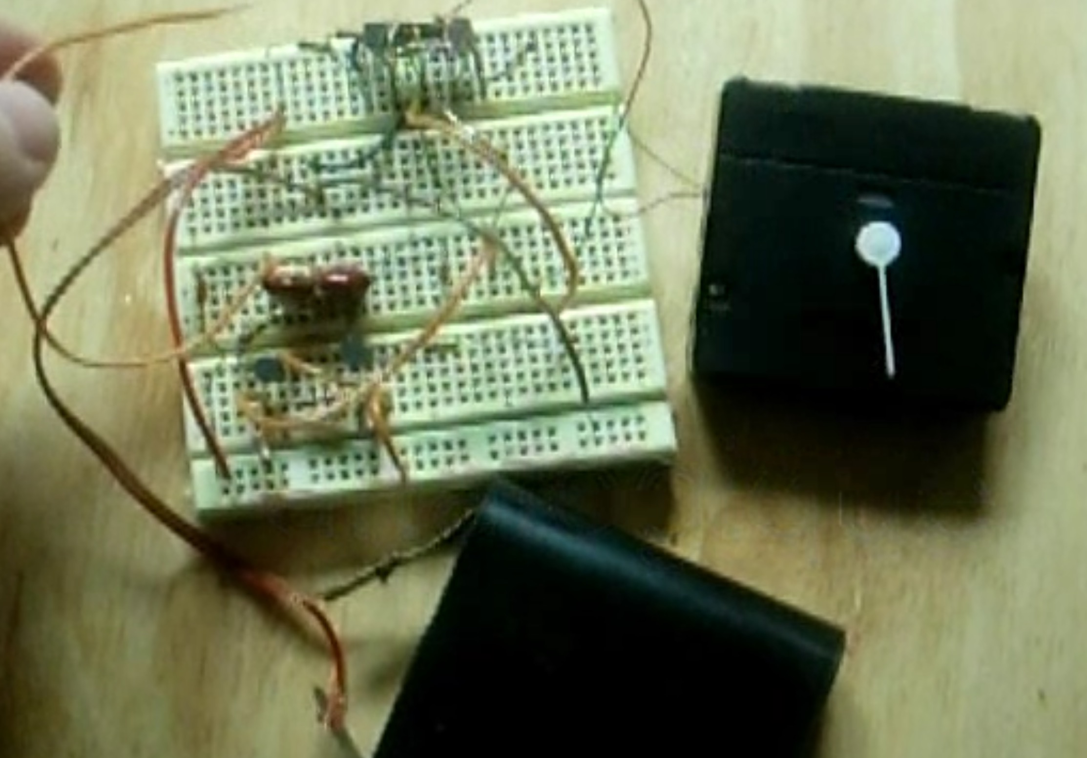 Un projet de compteur geiger à transistors - Page 2 Captu525
