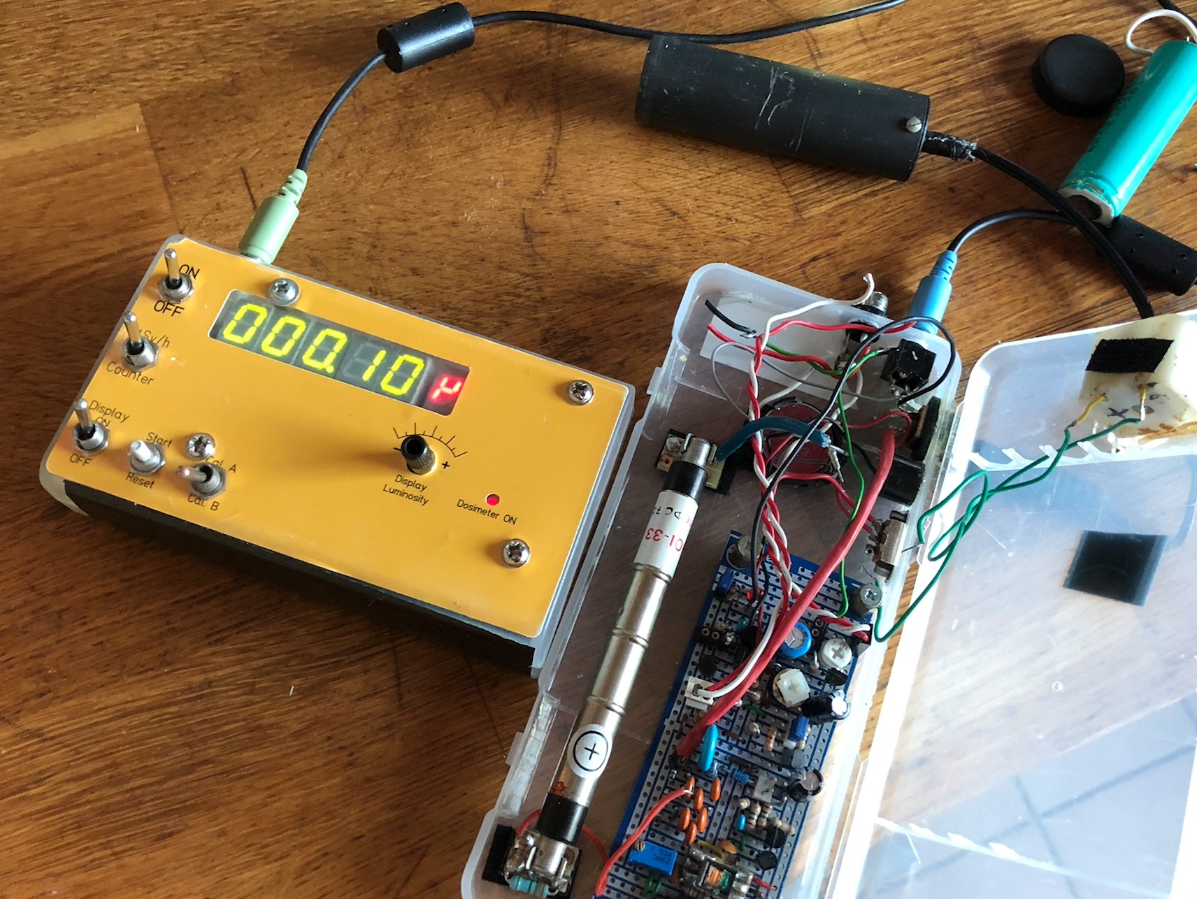 Un module pour votre Compteur Geiger : le compteur/dosimètre numérique (sans microcontrôleur & co) Captu599