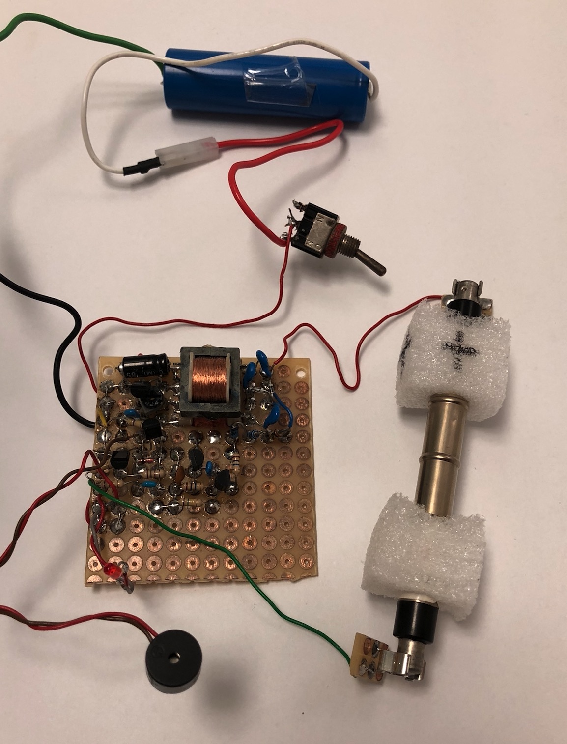 Circuit - Un projet de compteur geiger à transistors - Page 2 Captur24