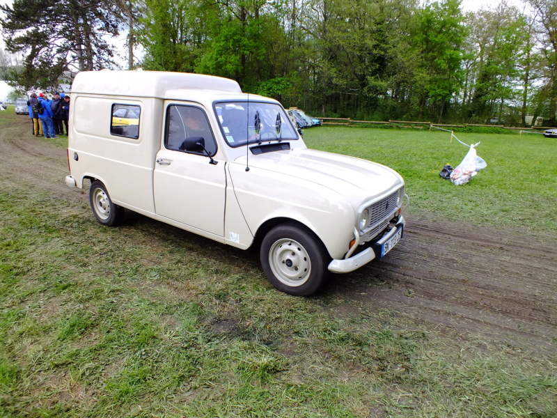 La Renault R4 dit aussi "" Quatrelle "" Dscf4512