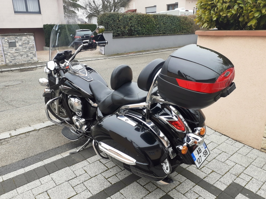 PETITES ANNONCES - Vends moto Kawasaki VN 1700 Classic Tourer de couleur noire 210