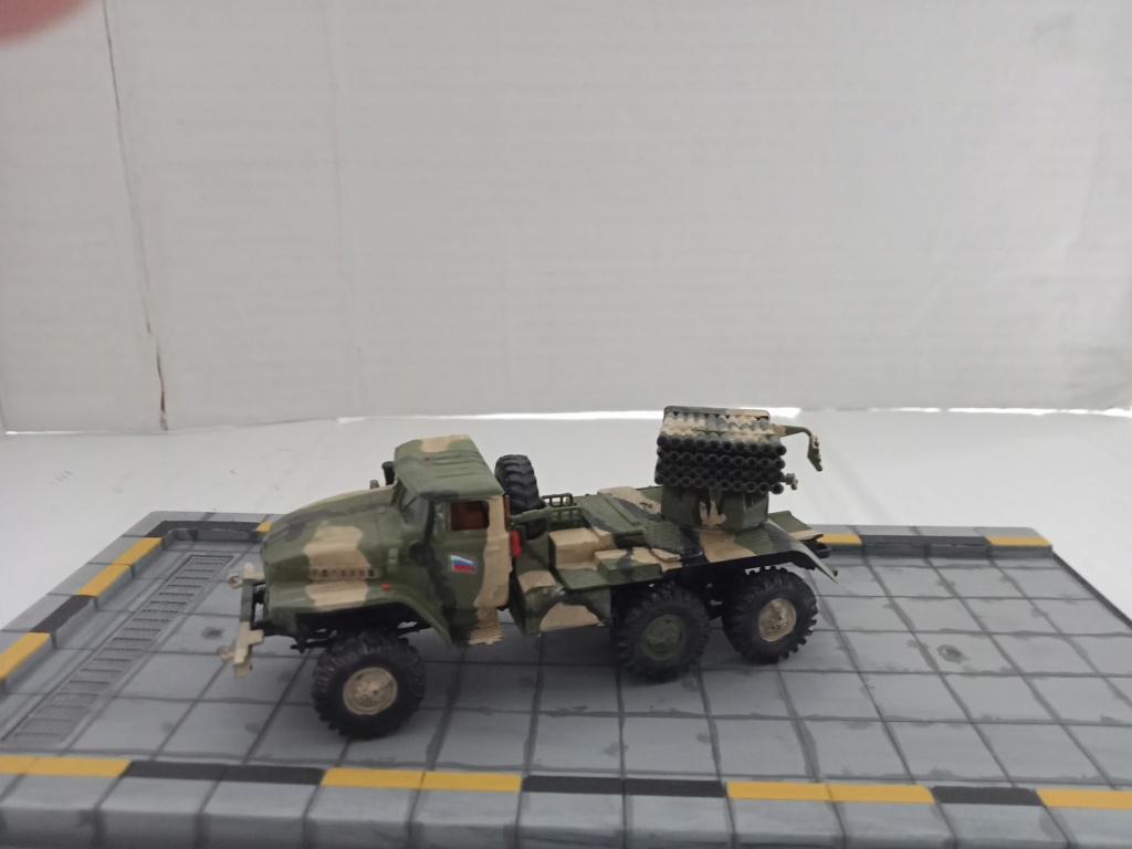 BM-21 "Grad" Russe sur chassis Ural-375D / ICM /1/72 Img20108