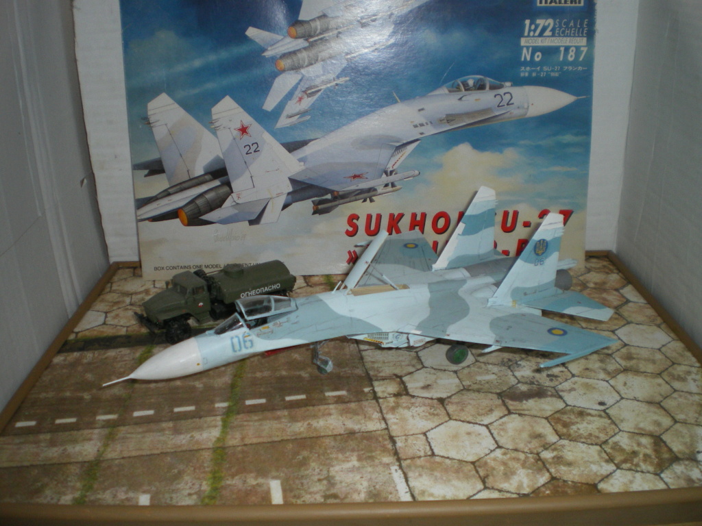  [Italeri] Sukhoi SU-27 Flanker B Ukraine 1992 Imgp0040