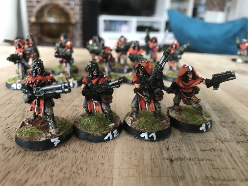 [VENTE] Necromunda gang Cawdor 1995 métal 17 figs peintes Img_6725