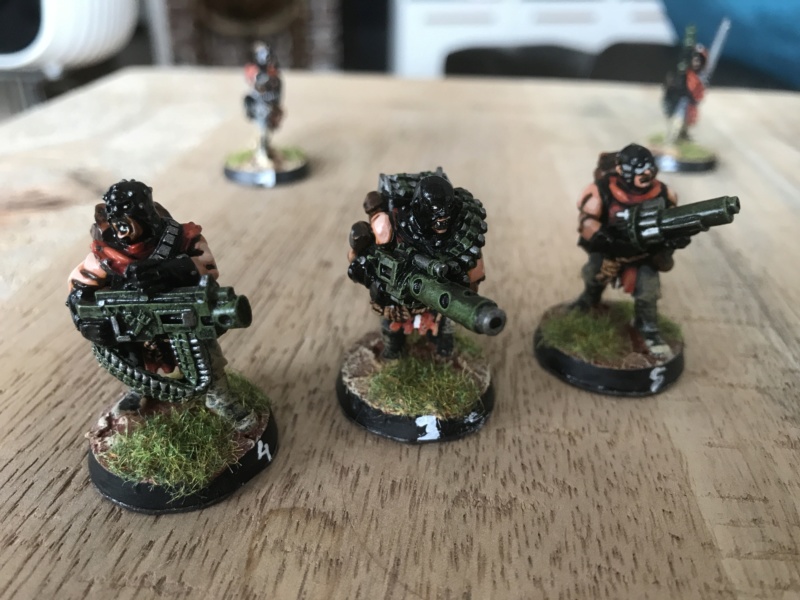 [VENTE] Necromunda gang Cawdor 1995 métal 17 figs peintes Img_6730