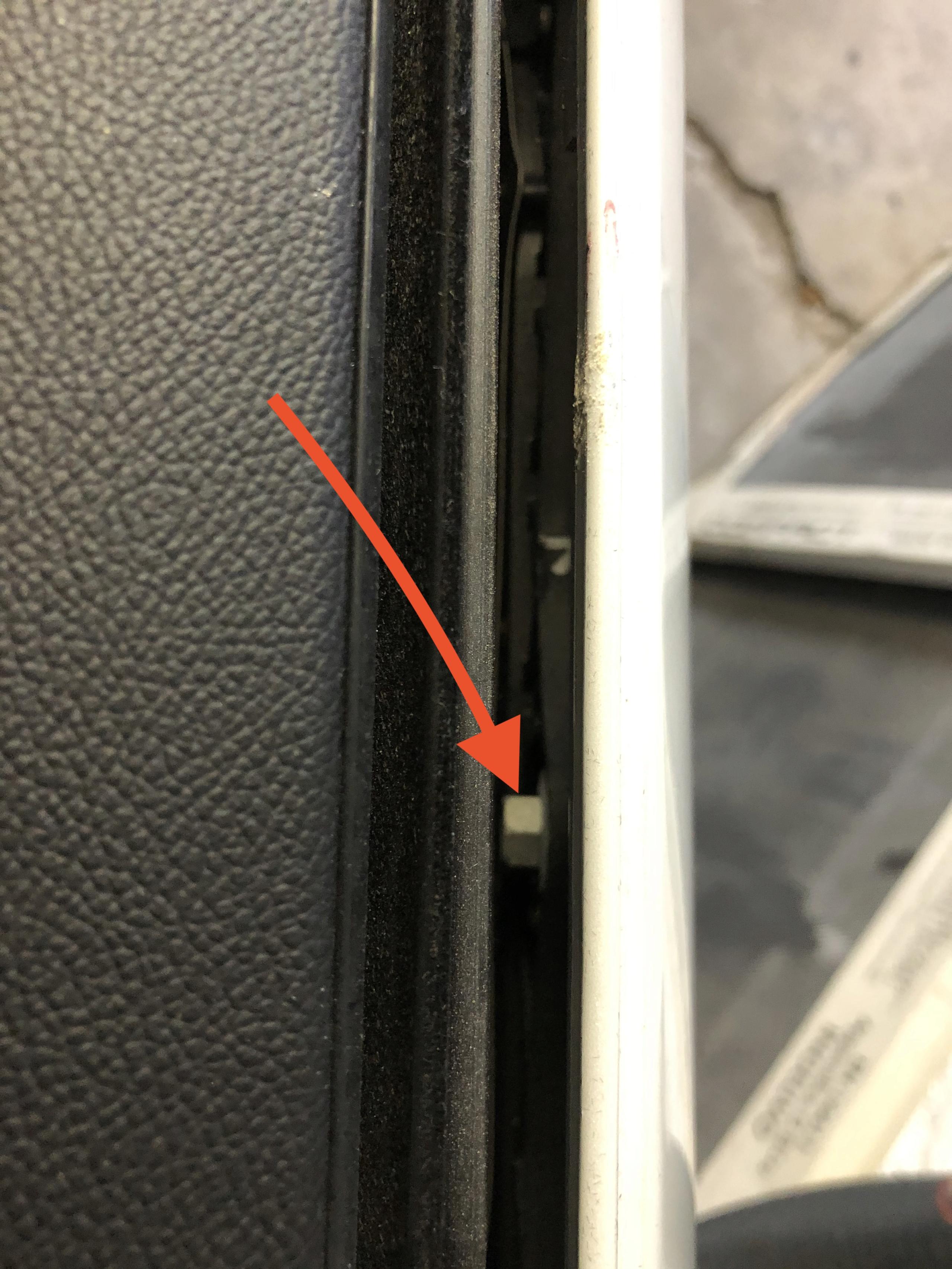 Réparation des poignées de porte Tesla Model S Img_2610