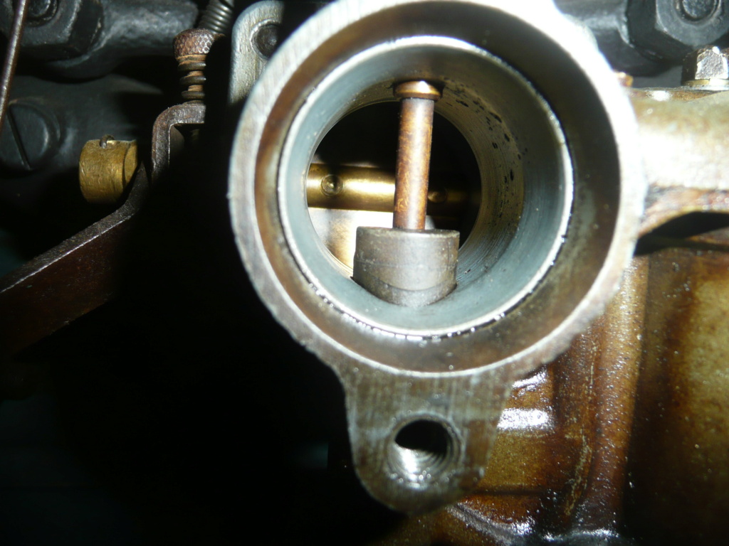 la buse du carburateur, elle a un sens à respecter pour ne pas perdre de puissance  P1090319