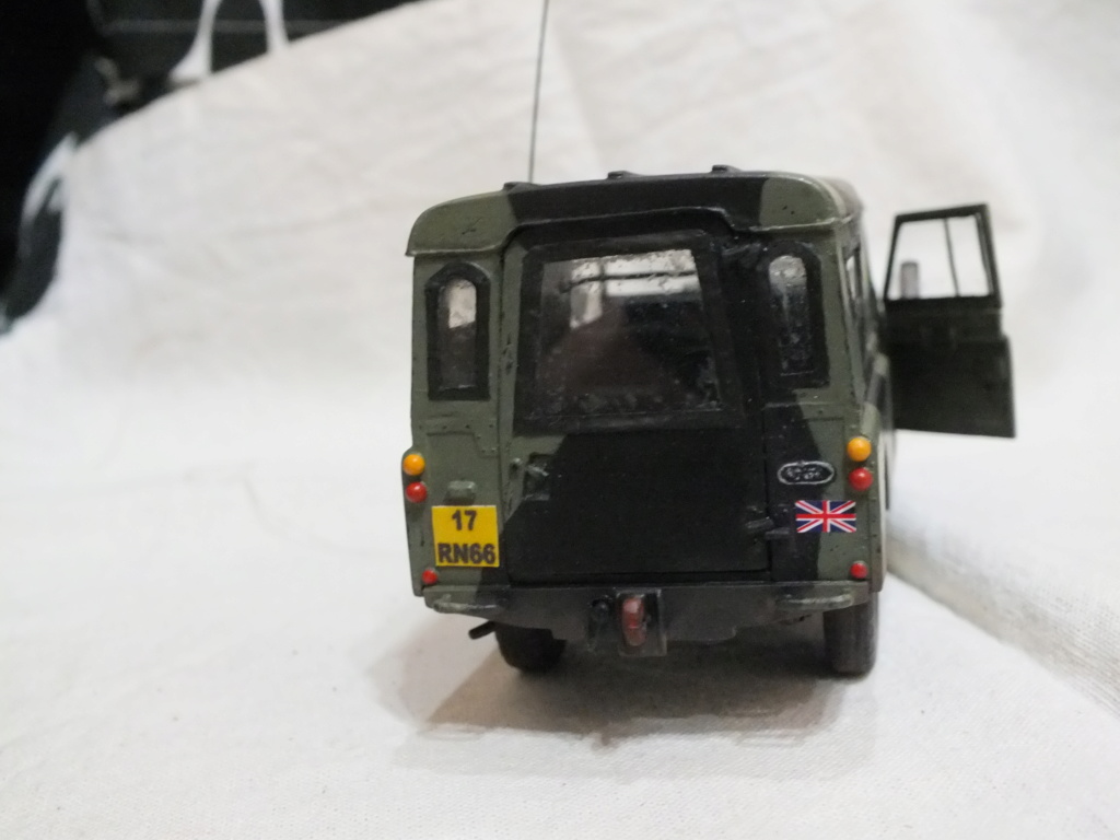 MT: Land Rover Defender 109 LWB - Revell 1/35 Dscf0821