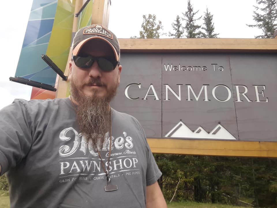 Welcome to Canmore ! Tous les citoyens respectueux de la loi sont les bienvenue ! 71069910