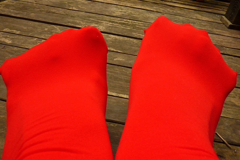 Mes socquettes voile rouge P1080411