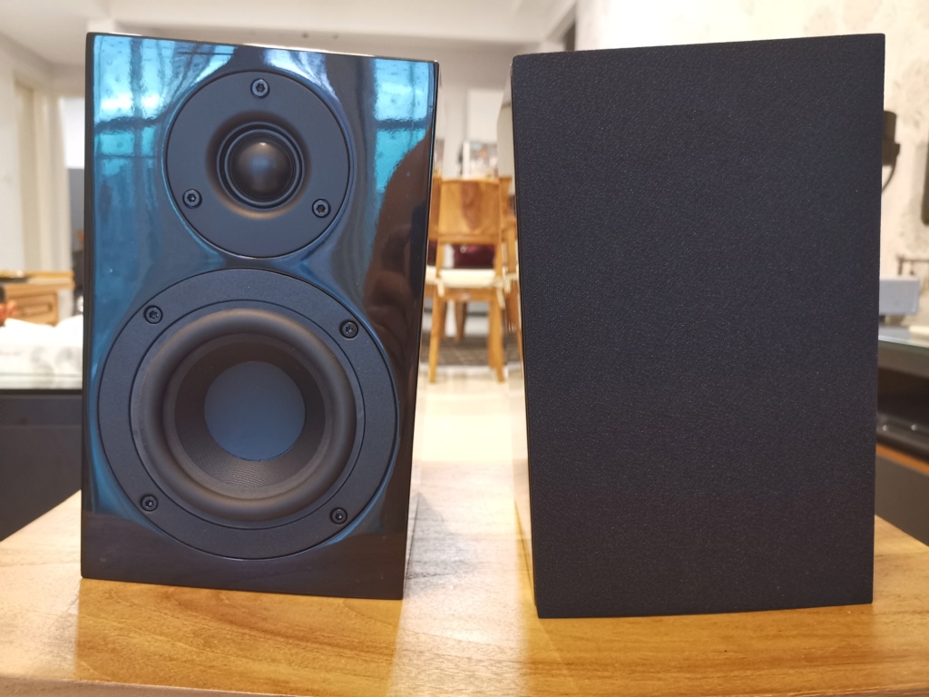 Pro-ject Speaker Box 4 bookshelf speakers - sold 110