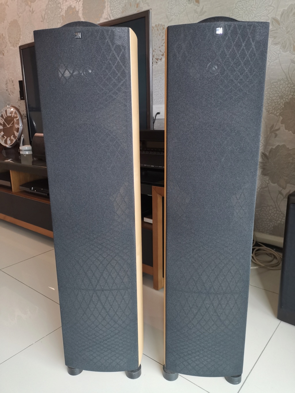 KEF iQ7 floorstand speaker - sold 112