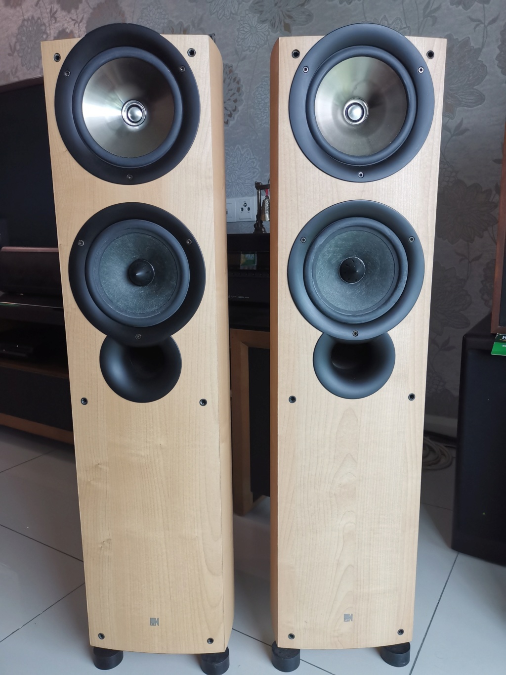 KEF iQ7 floorstand speaker - sold