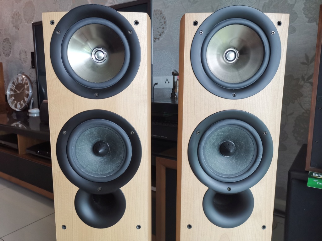 KEF iQ7 floorstand speaker - sold 311