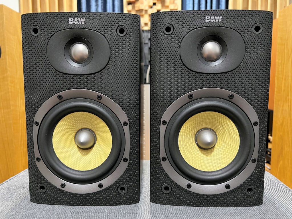 B&W DM600 S3 bookshelf speaker (sold)