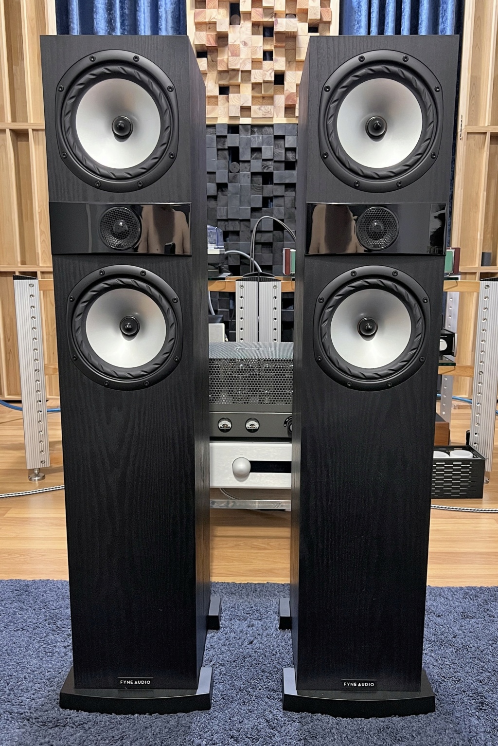 Fyne Audio F303 Floorstand speaker (sold) Img_2829