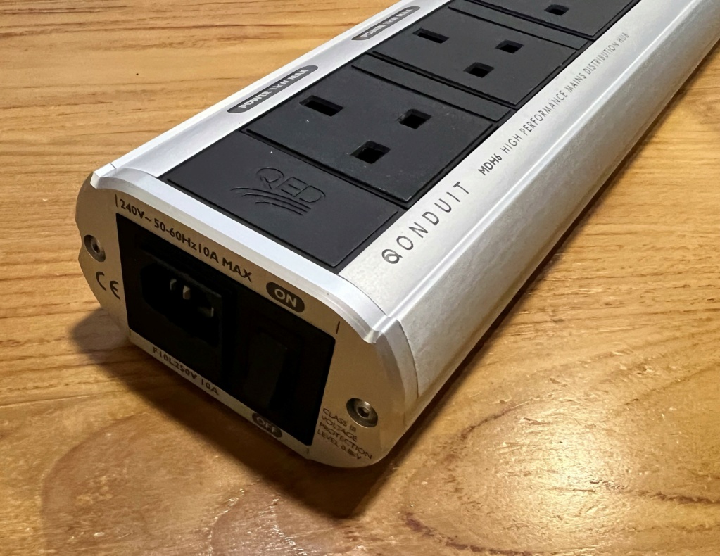 QED Qonduit MDH6 Mains Conditioiner (sold) Img_3634