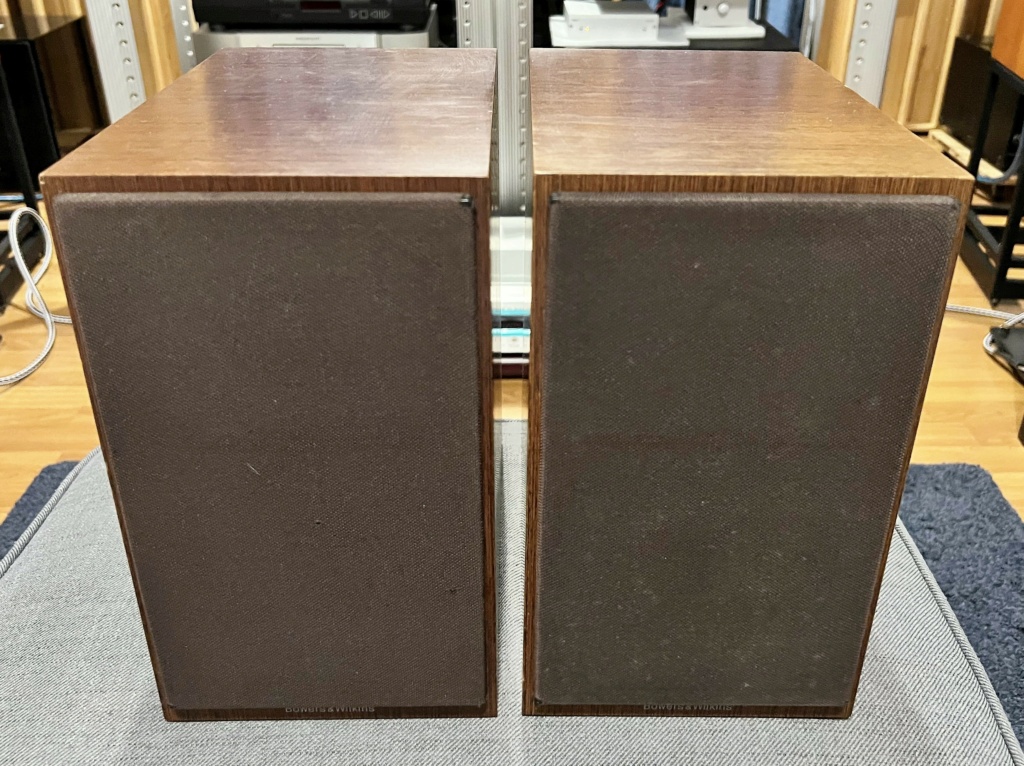 B&W CM1 Bookshelf speaker (sold) Img_4025
