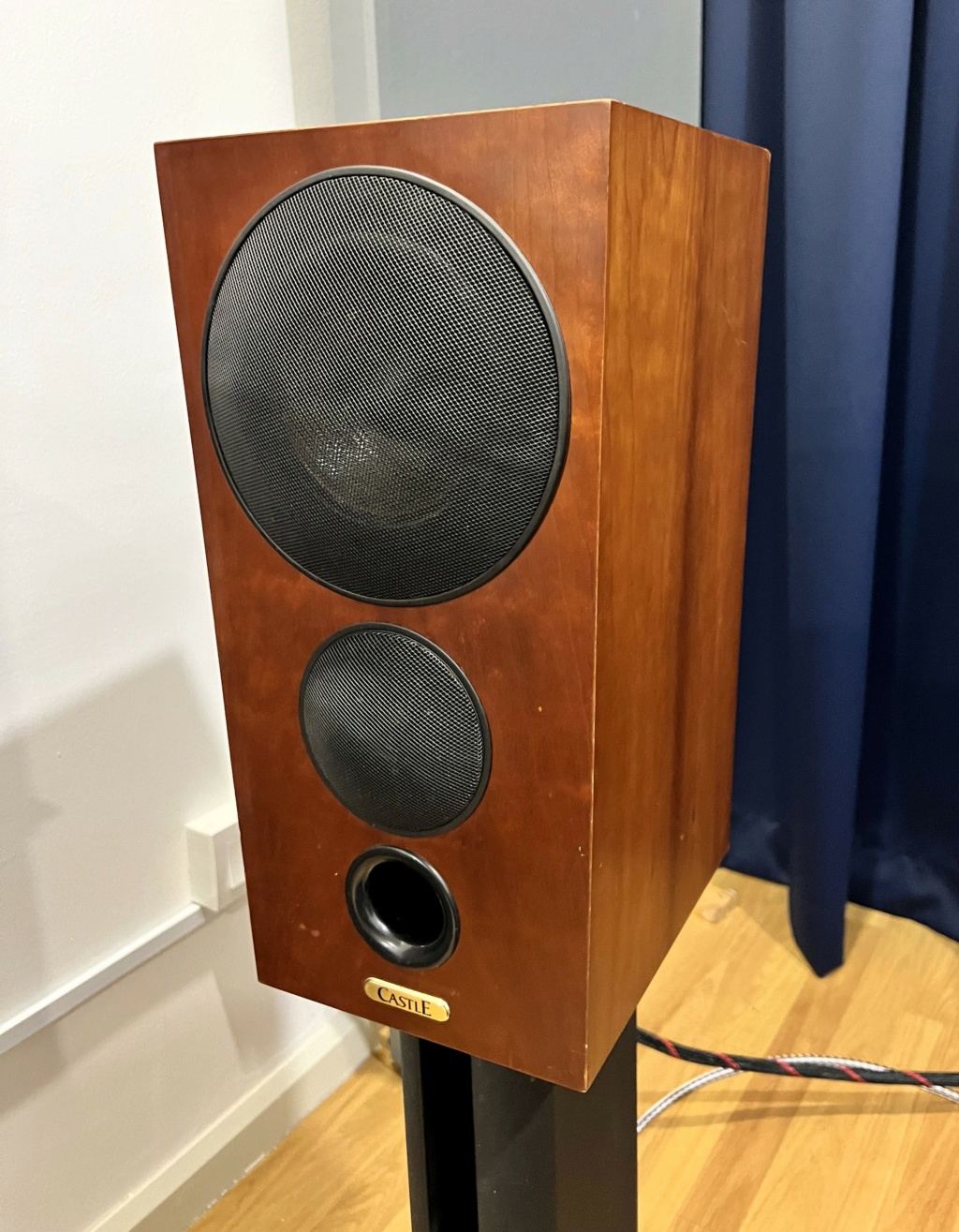 Castle Inversion 15 Bookshelf Speaker Img_5728