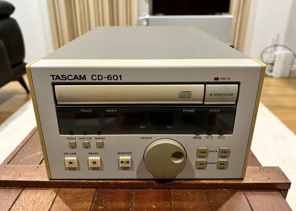 Tascam CD-601 CD Player Img_8735